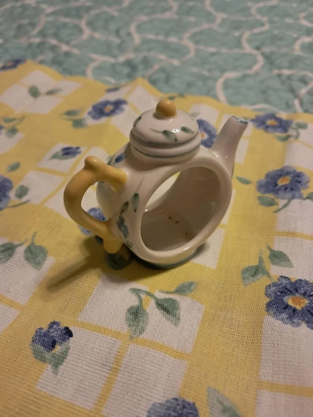 SET OF 4 PFALTZGRAFF SHELBY PERENNIALS TEAPOT NAPKIN RINGS AND CLOTH NAPKINS